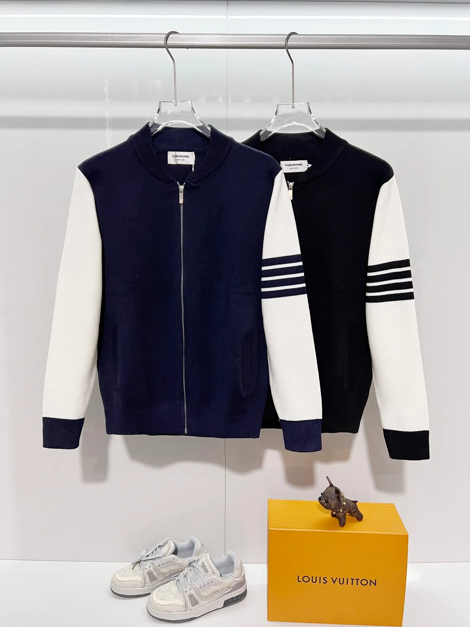 Thom Browne ➡️ Classic ， Retro Same Style 2025ss Versatile : Navy Blue .Black. Size：M-2XL
